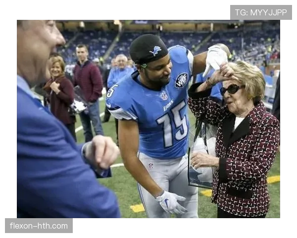 鲍春来私下像个精致中年买手，球场那股狠劲儿藏哪儿了感觉都变成逛街气场了