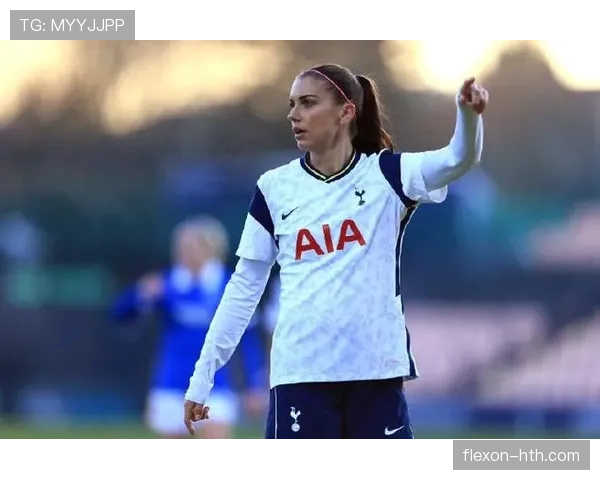 亚历克斯·摩根这生活也太离谱了吧 跑完球直接登私人岛做早餐瑜伽 我还在为月租发愁